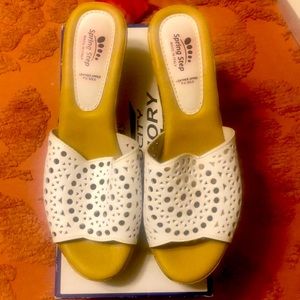 Women Sandals from Spring Step size 9.5 medium with leather upper made in Italy.